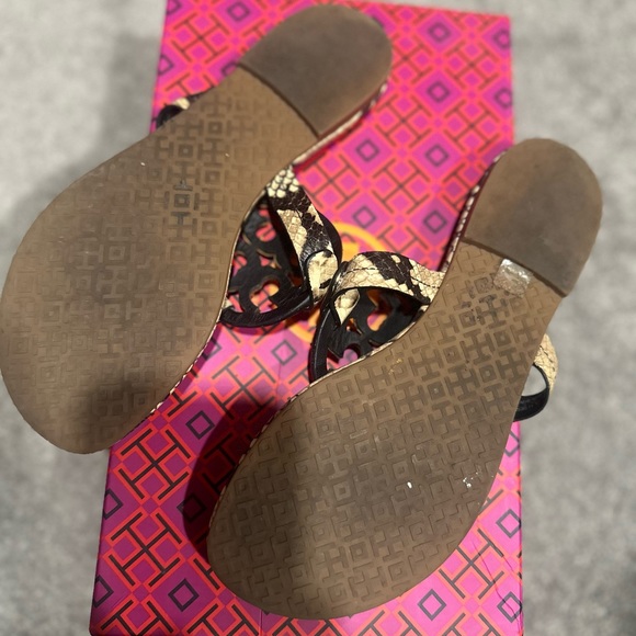 TORY Burch Metal Miller Sandals Women 6
Snake Print Metallic Gold Logo with box - Picture 3 of 4